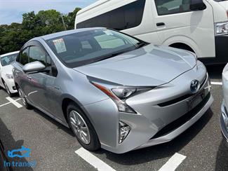 2016 Toyota Prius - Thumbnail