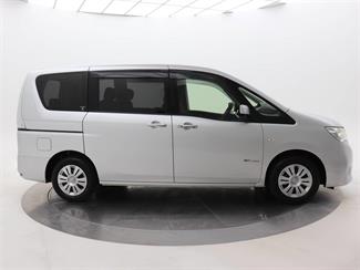 2013 Nissan Serena - Thumbnail