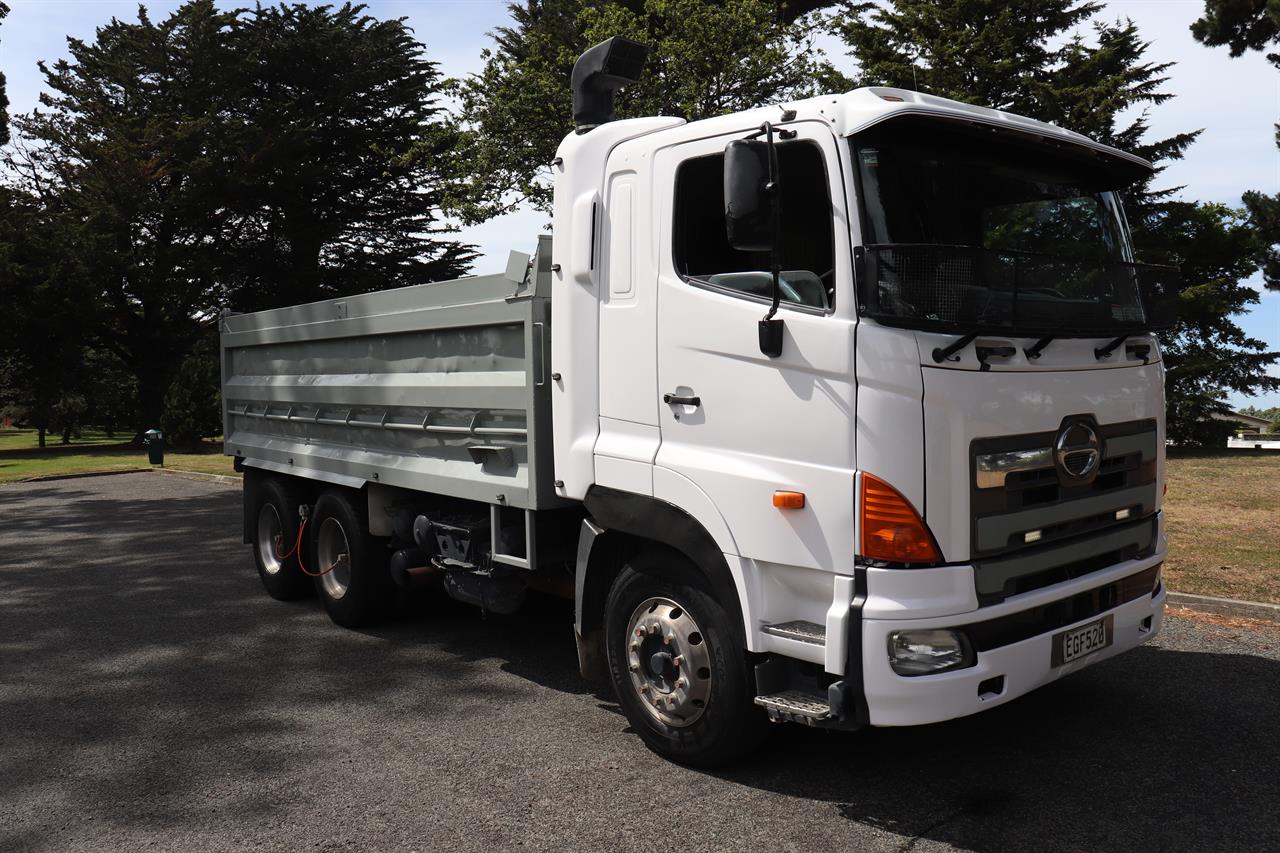 2007 Hino FS