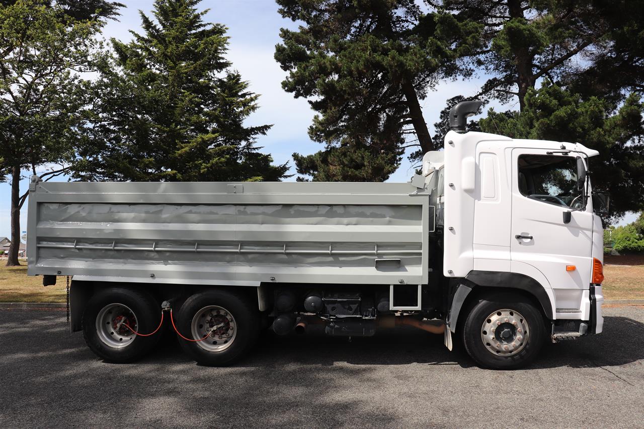 2007 Hino FS