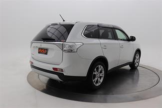 2015 Mitsubishi Outlander - Thumbnail