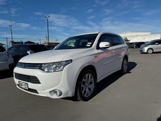 2013 Mitsubishi Outlander - Thumbnail