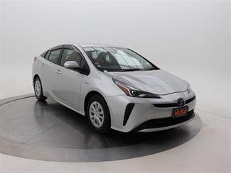 2019 Toyota Prius - Thumbnail