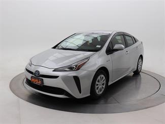 2019 Toyota Prius - Thumbnail