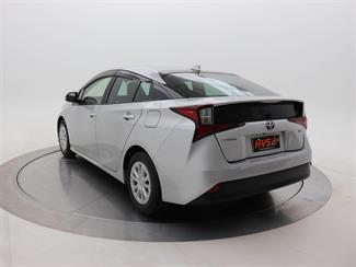 2019 Toyota Prius - Thumbnail