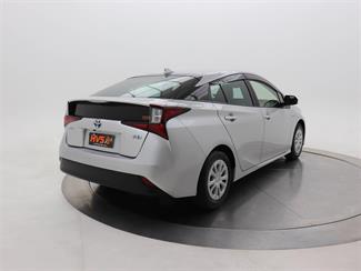 2019 Toyota Prius - Thumbnail