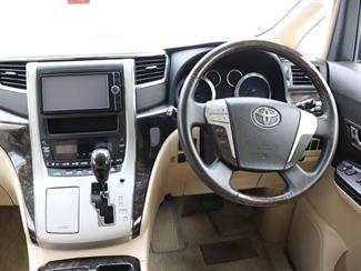 2013 Toyota Vellfire - Thumbnail