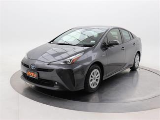 2019 Toyota Prius - Thumbnail