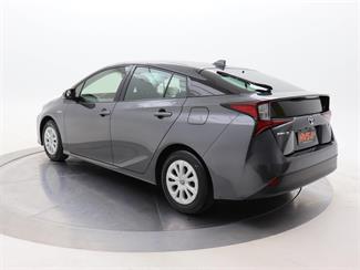 2019 Toyota Prius - Thumbnail