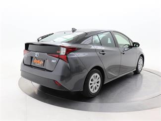 2019 Toyota Prius - Thumbnail