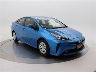 2019 Toyota Prius - Thumbnail