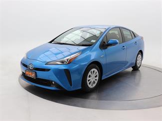 2019 Toyota Prius - Thumbnail