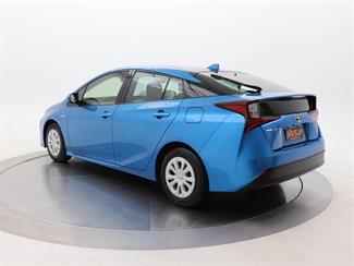 2019 Toyota Prius - Thumbnail