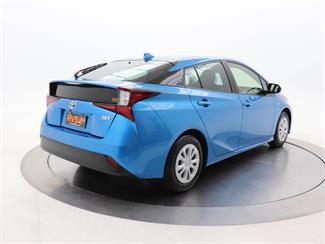 2019 Toyota Prius - Thumbnail