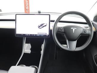 2019 Tesla Model 3 - Thumbnail