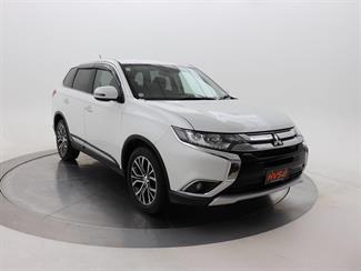 2015 Mitsubishi Outlander - Thumbnail