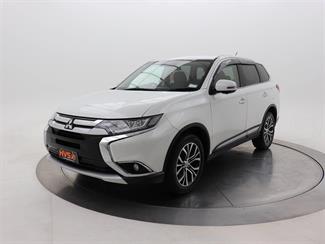 2015 Mitsubishi Outlander - Thumbnail