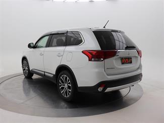 2015 Mitsubishi Outlander - Thumbnail