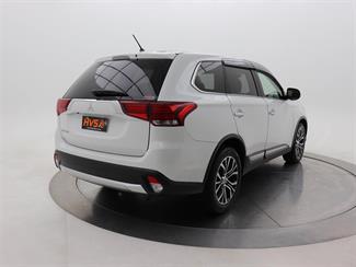 2015 Mitsubishi Outlander - Thumbnail