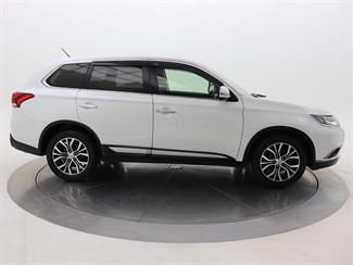 2015 Mitsubishi Outlander - Thumbnail