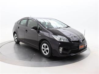 2014 Toyota Prius - Thumbnail