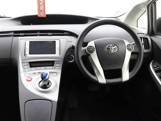 2014 Toyota Prius - Thumbnail