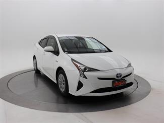 2017 Toyota Prius - Thumbnail