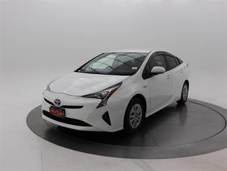 2017 Toyota Prius - Thumbnail