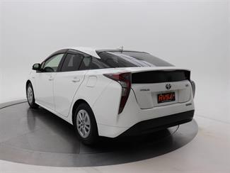 2017 Toyota Prius - Thumbnail