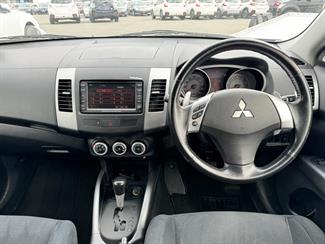 2006 Mitsubishi Outlander - Thumbnail