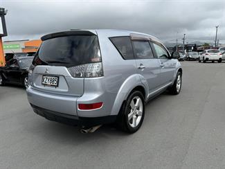 2006 Mitsubishi Outlander - Thumbnail