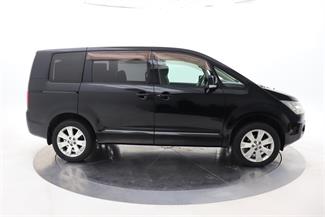 2007 Mitsubishi Delica - Thumbnail