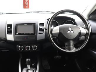 2012 Mitsubishi Outlander - Thumbnail