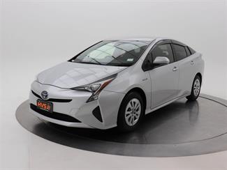 2017 Toyota Prius - Thumbnail