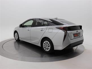 2017 Toyota Prius - Thumbnail