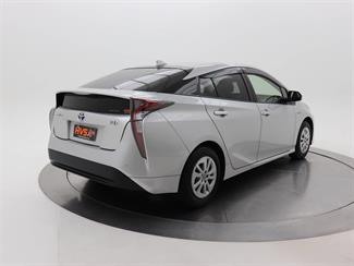 2017 Toyota Prius - Thumbnail