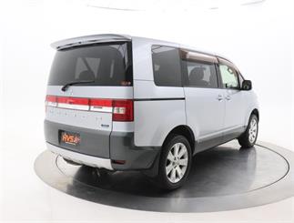 2013 Mitsubishi Delica - Thumbnail