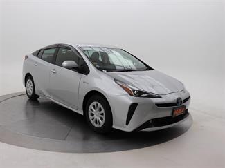 2020 Toyota Prius - Thumbnail