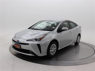 2020 Toyota Prius - Thumbnail