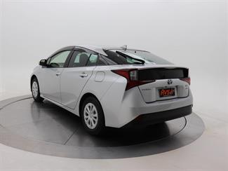 2020 Toyota Prius - Thumbnail