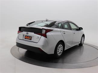 2020 Toyota Prius - Thumbnail