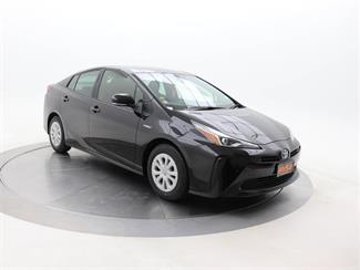 2019 Toyota Prius - Thumbnail