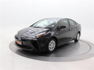 2019 Toyota Prius - Thumbnail