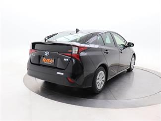 2019 Toyota Prius - Thumbnail