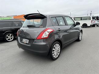 2011 Suzuki Swift - Thumbnail