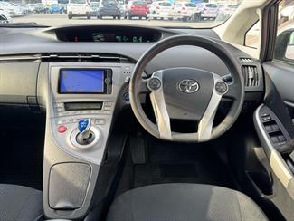 2013 Toyota Prius - Thumbnail