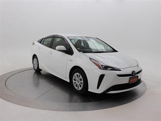 2019 Toyota Prius - Thumbnail