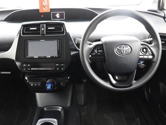 2019 Toyota Prius - Thumbnail