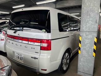 2017 Mitsubishi Delica - Thumbnail