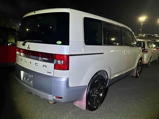 2015 Mitsubishi Delica - Thumbnail